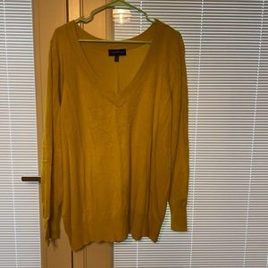 Lane Bryant sweater size 22/24 (yellow)